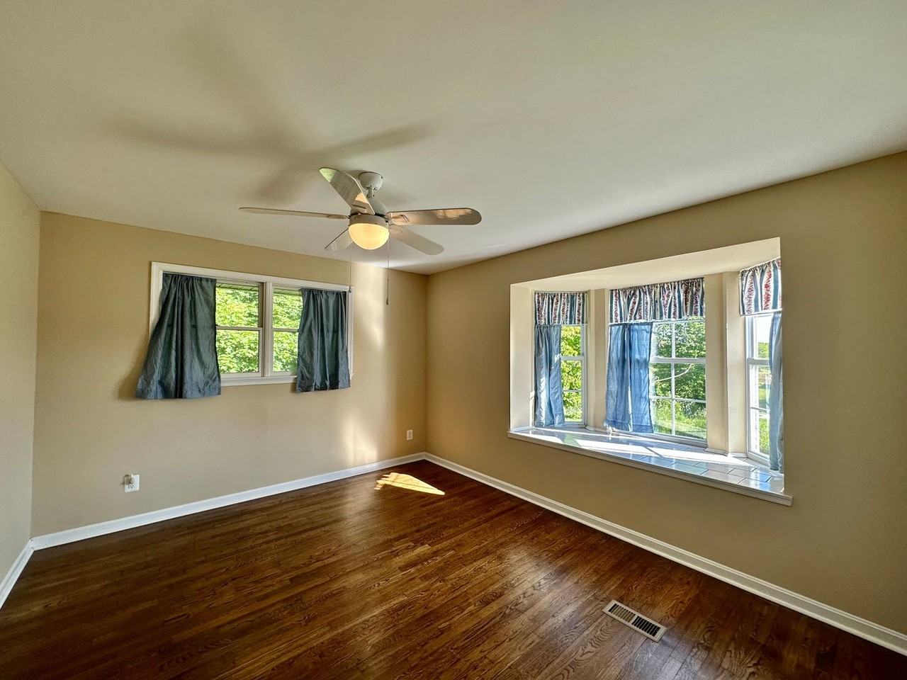 4755 Norrisville Rd - Photo 6 of 41