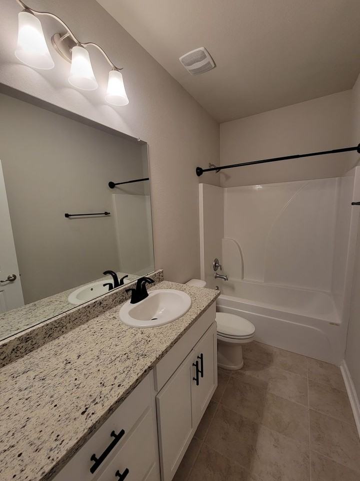 2420 Reserve Dr - Photo 3 of 25