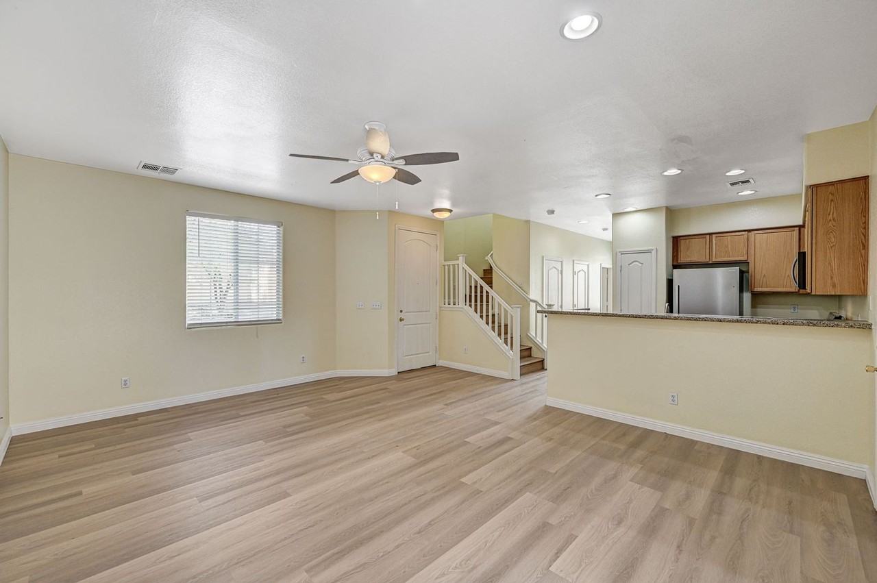 9821 Hanover Grove Ave - Photo 7 of 47