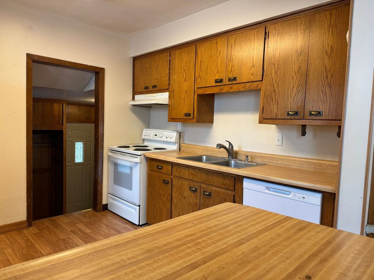 726 11th St N - Photo 2 of 26