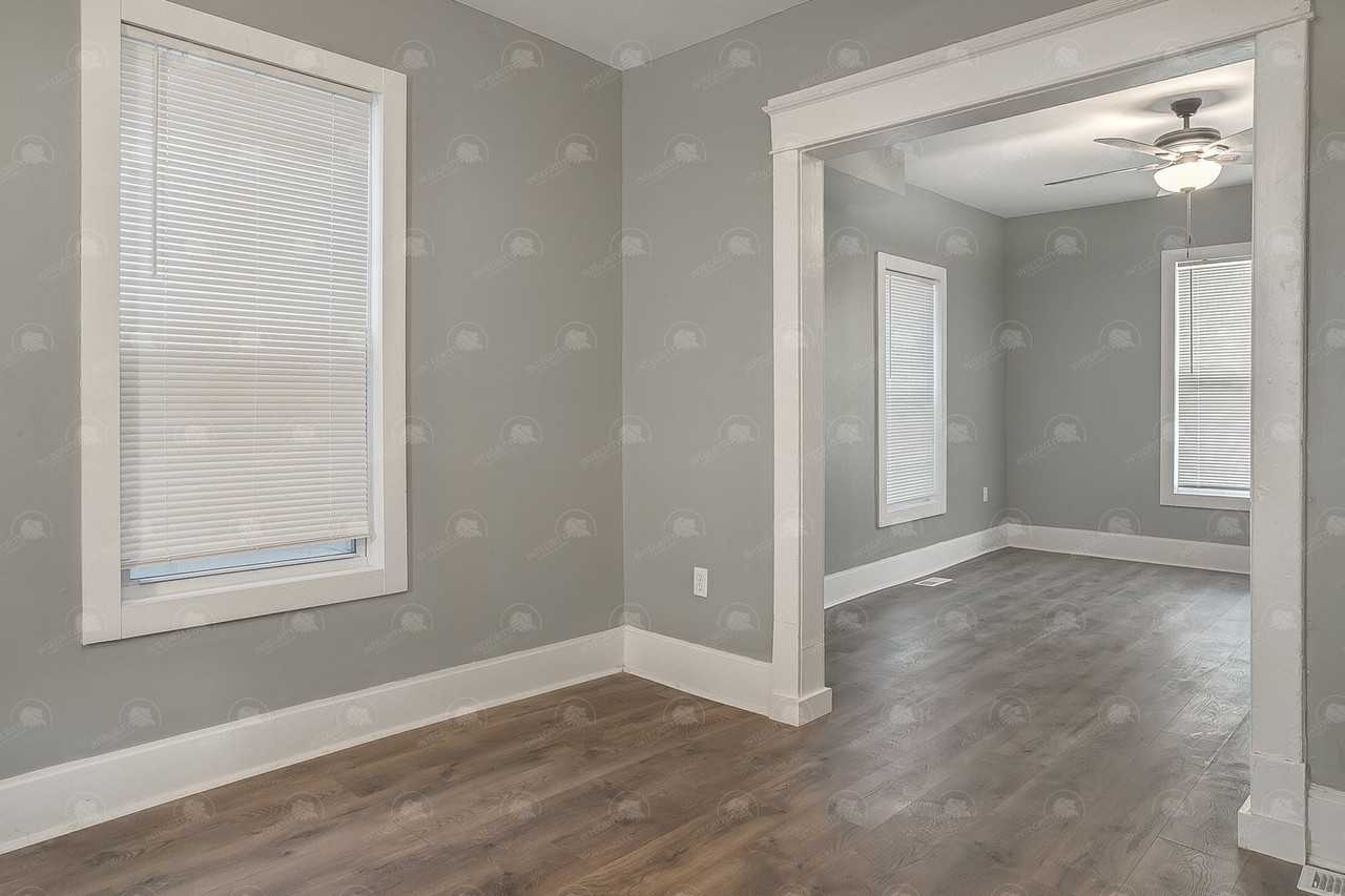 4312 E 10th St - Photo 3 of 23