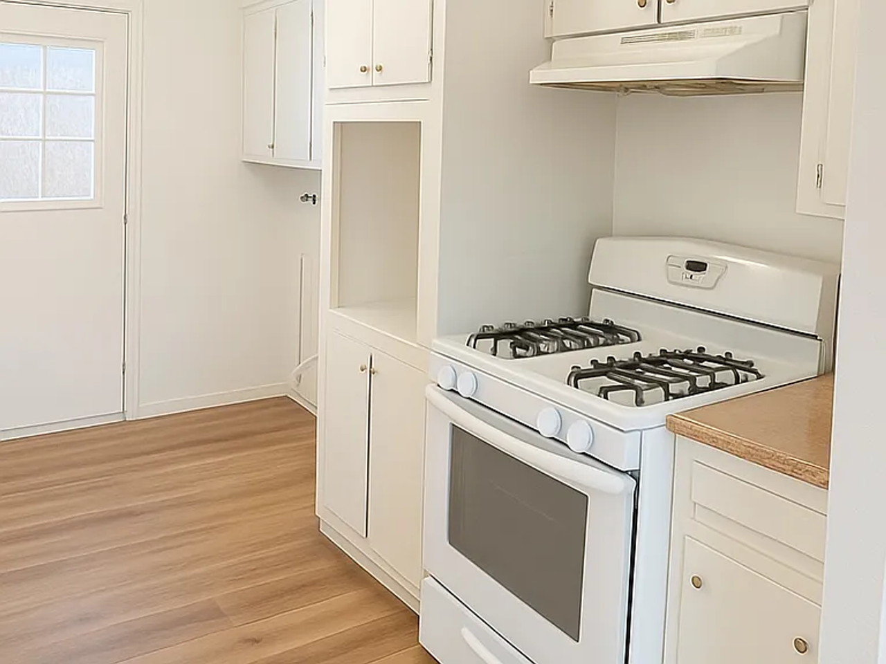 610 Columbus St #D - Photo 4 of 15