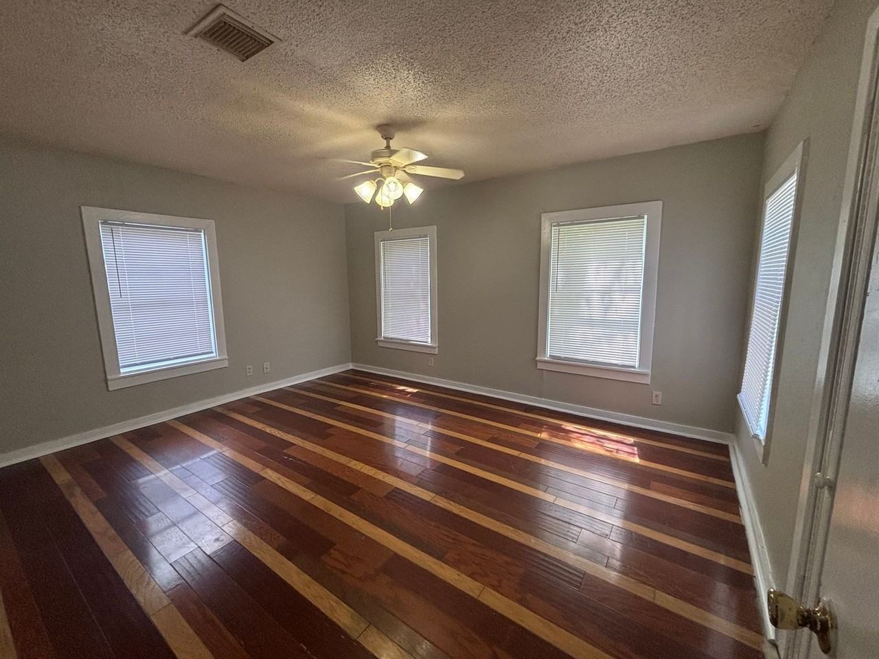 612 Ross St - Photo 2 of 10