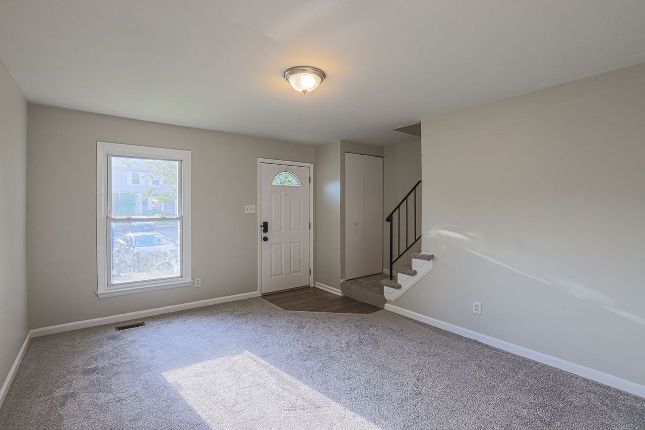 8507 Gradien Dr - Photo 3 of 32