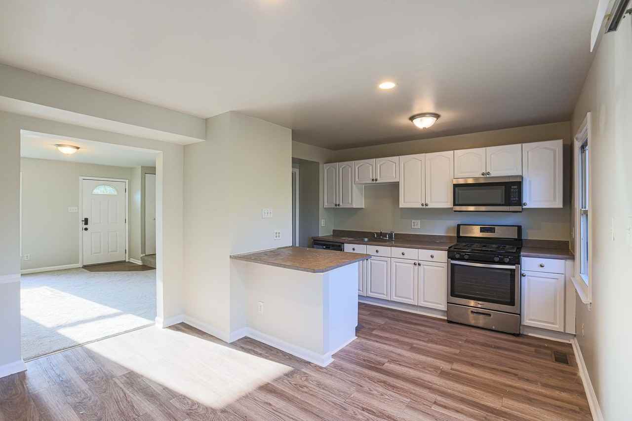 8507 Gradien Dr - Photo 5 of 32