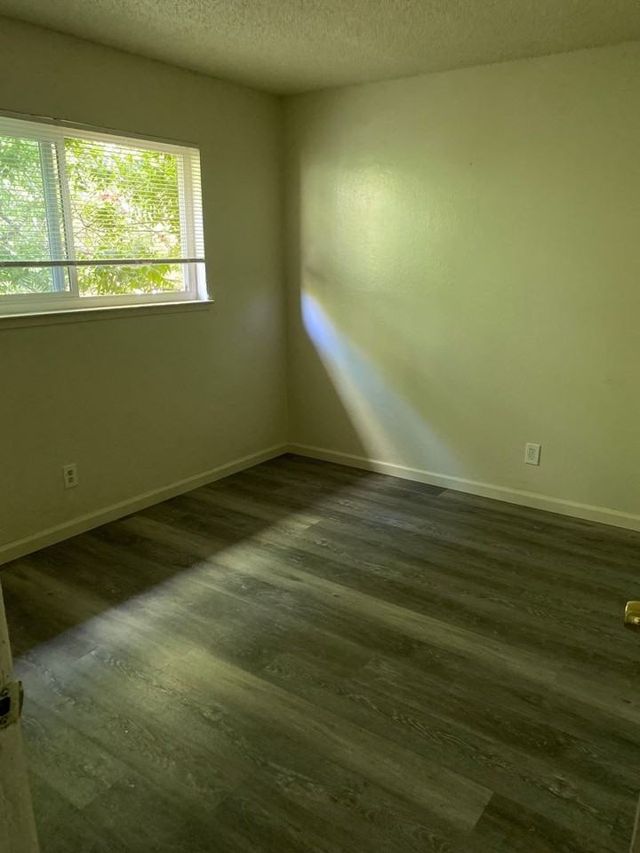 420 - 710 N 23rd - Photo 4 of 15