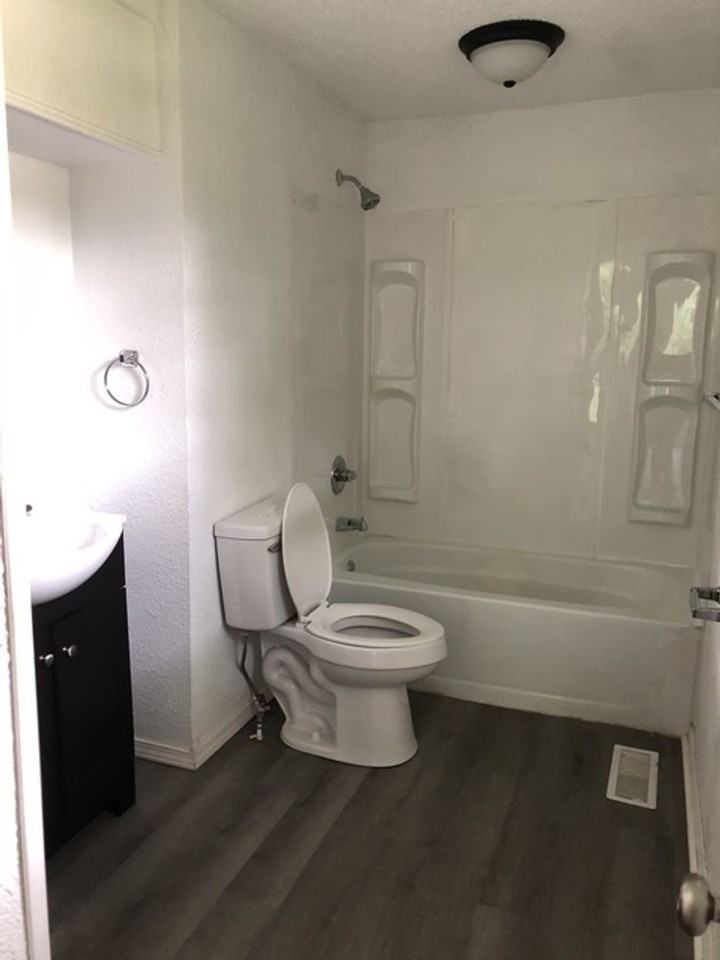 2564 W Phelps St - Photo 3 of 13