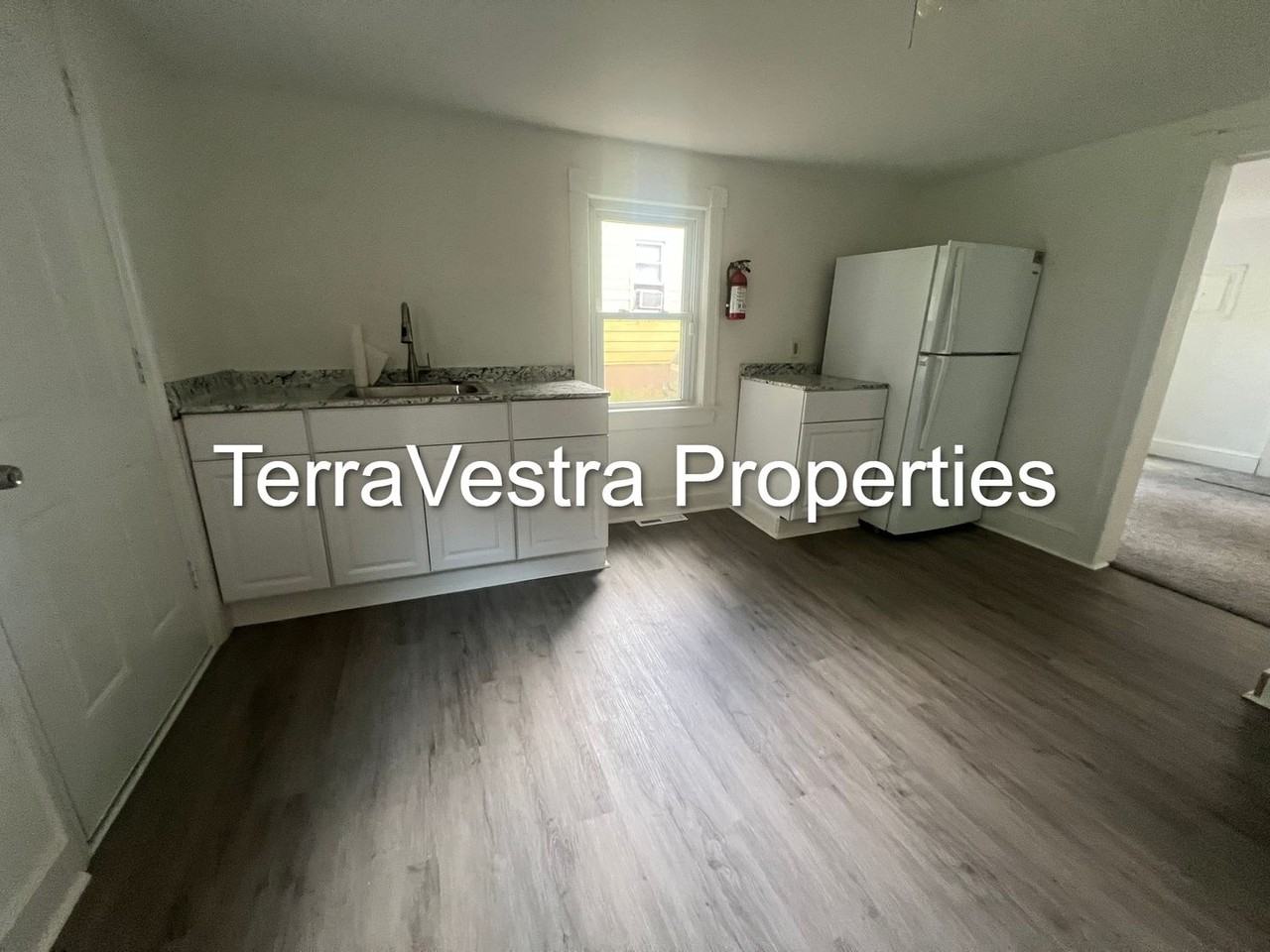 124 W Harmony St - Photo 3 of 21