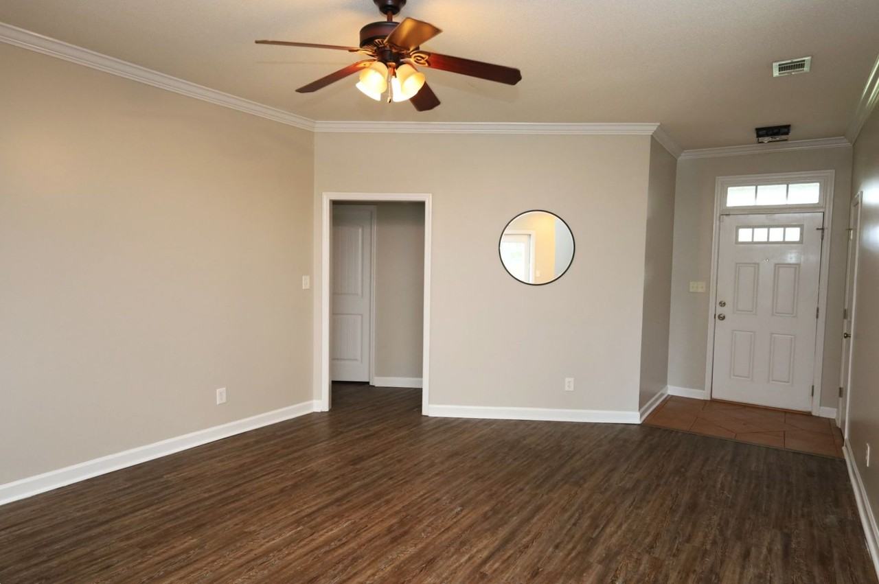 5313 Vine Dr - Photo 2 of 11