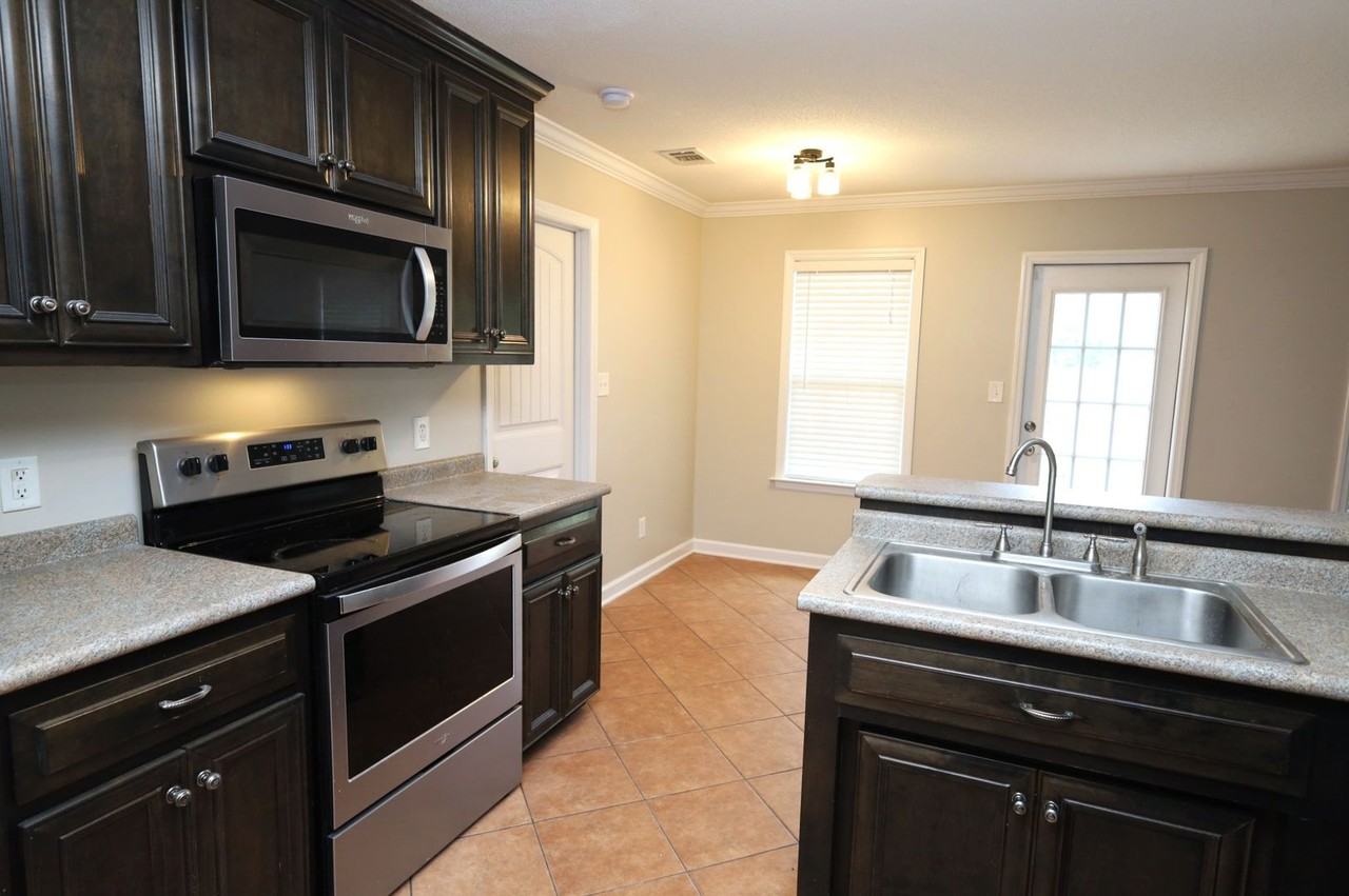 5313 Vine Dr - Photo 5 of 11