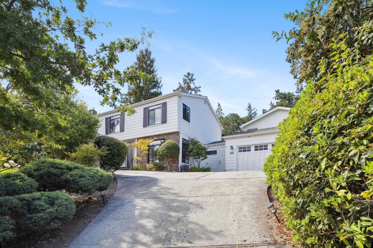 955 Siskiyou Dr - Photo 2 of 50