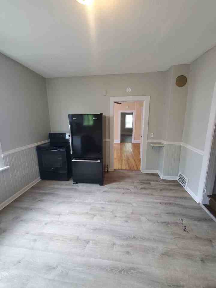110 W Center St - Photo 6 of 11