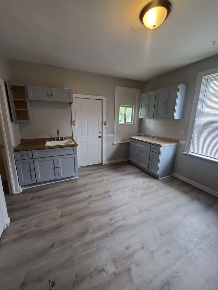 110 W Center St - Photo 7 of 11