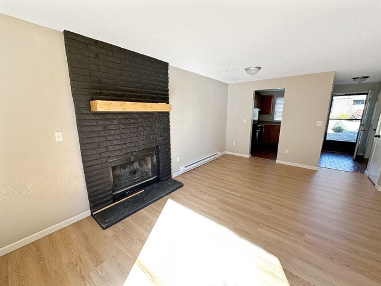 411 Clay St #A - Photo 3 of 8