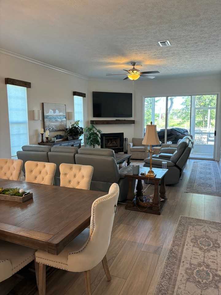 2115 Country Club Dr - Photo 5 of 28