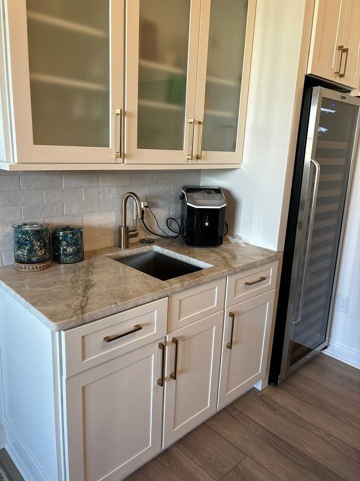 2115 Country Club Dr - Photo 6 of 28