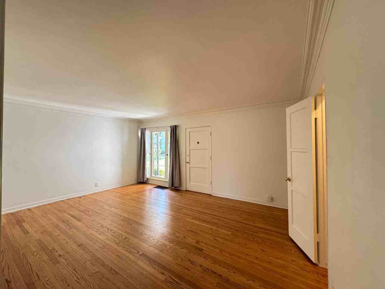 230 S Oakland Ave #A - Photo 3 of 12