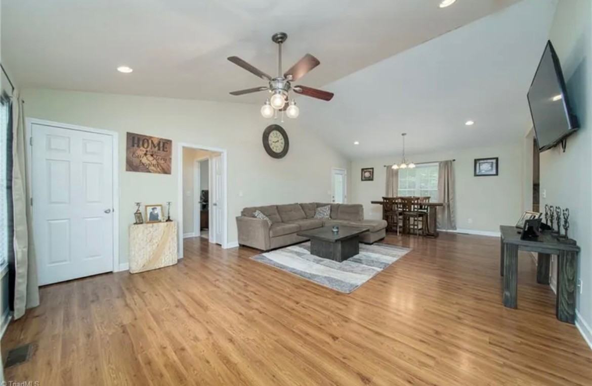 119 Bluff Ct #NA - Photo 2 of 17
