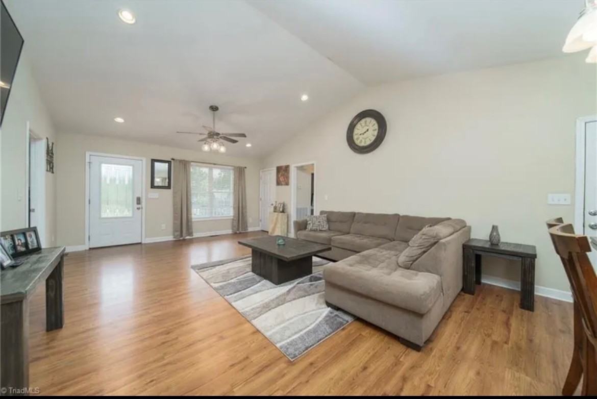 119 Bluff Ct #NA - Photo 3 of 17