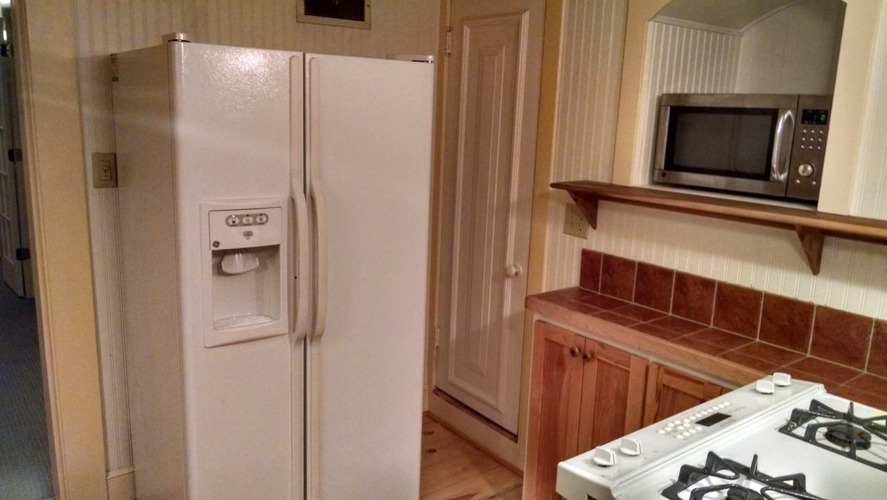 653 Bluff St #563-2ndFL - Photo 5 of 16