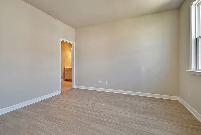 598 Mclernon Trce - Photo 3 of 37