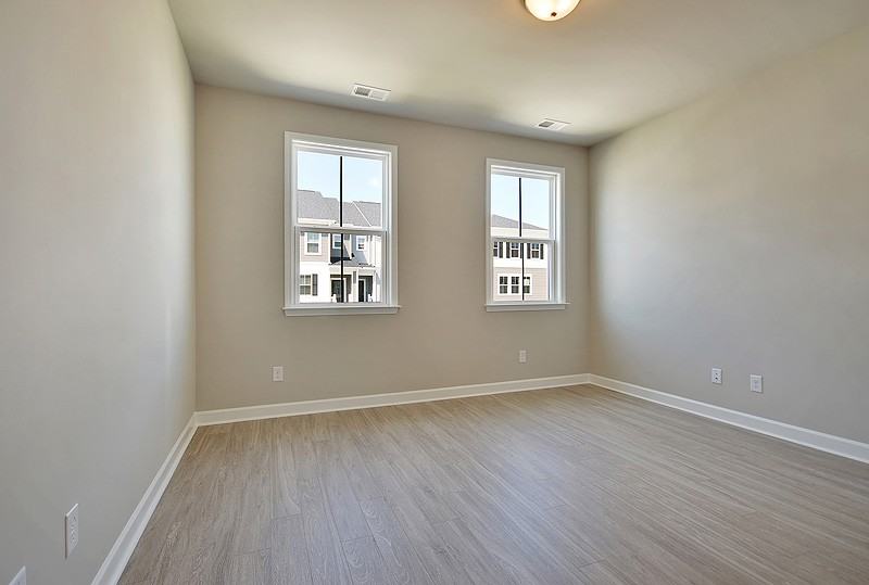 598 Mclernon Trce - Photo 5 of 37