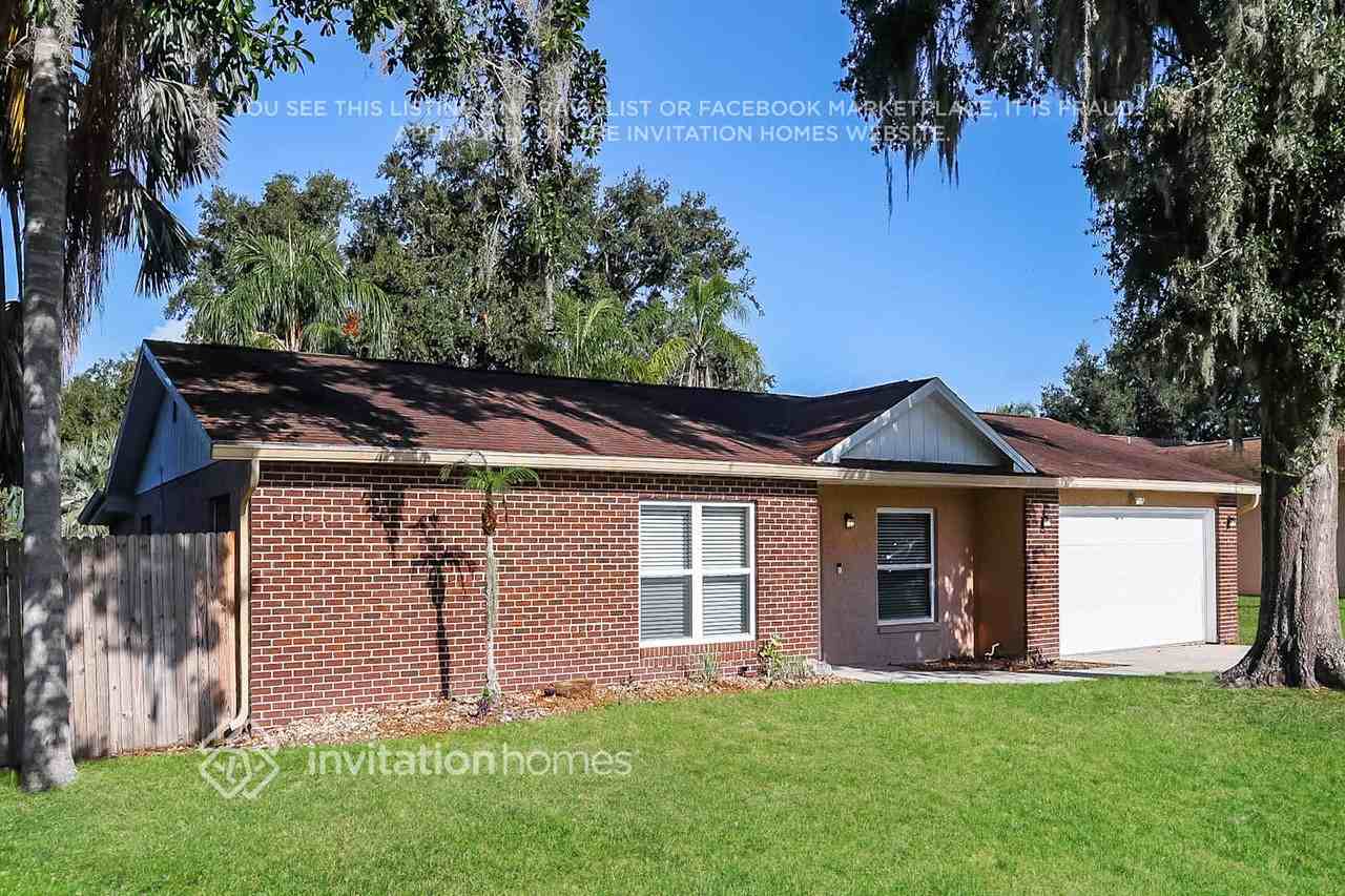 4645 Canterbury Dr - Photo 3 of 17