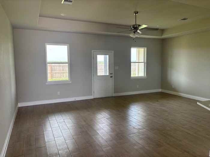 121 Growers Ave - Photo 2 of 12