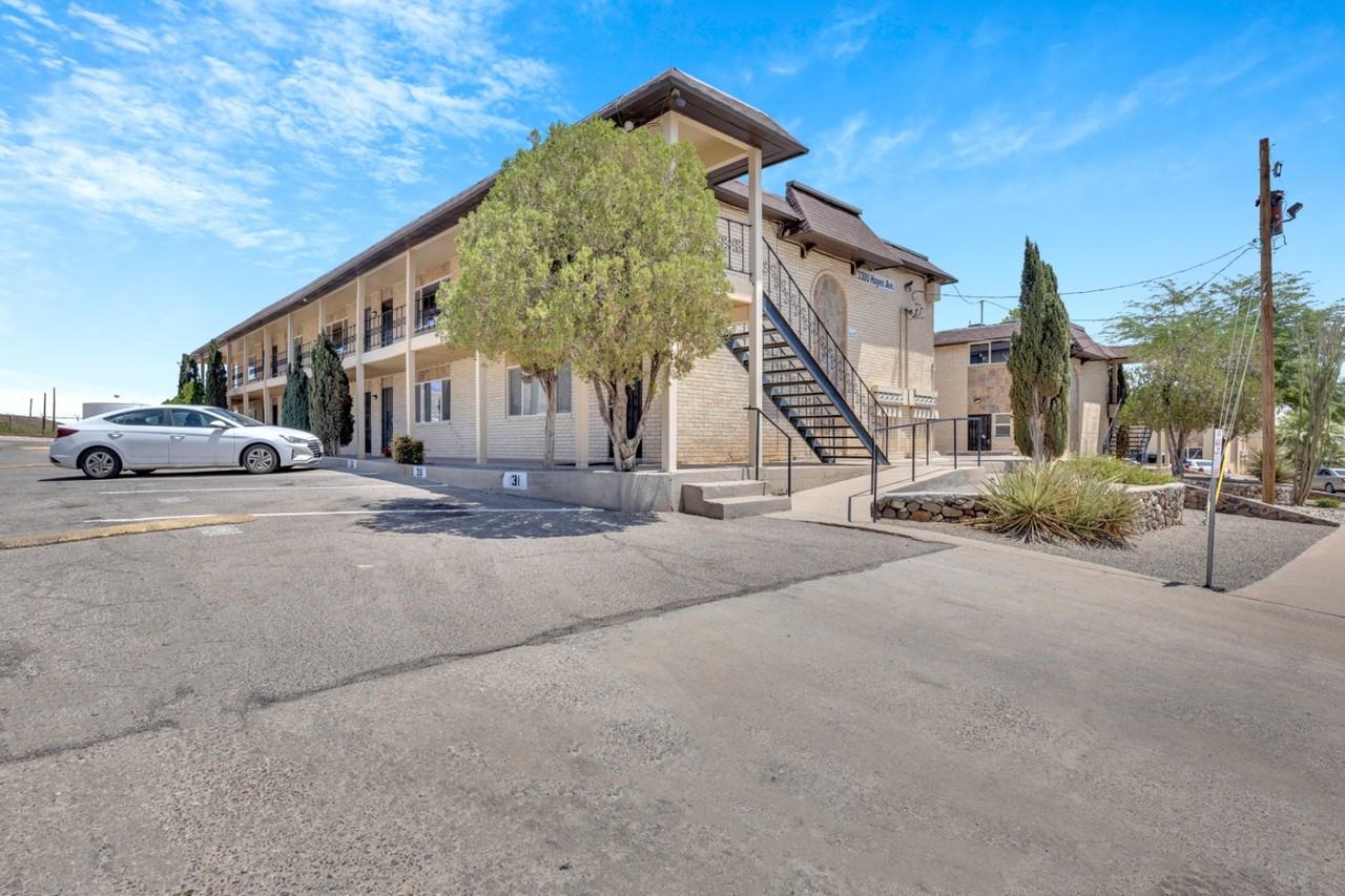 3300 Hayes - Photo 2 of 3