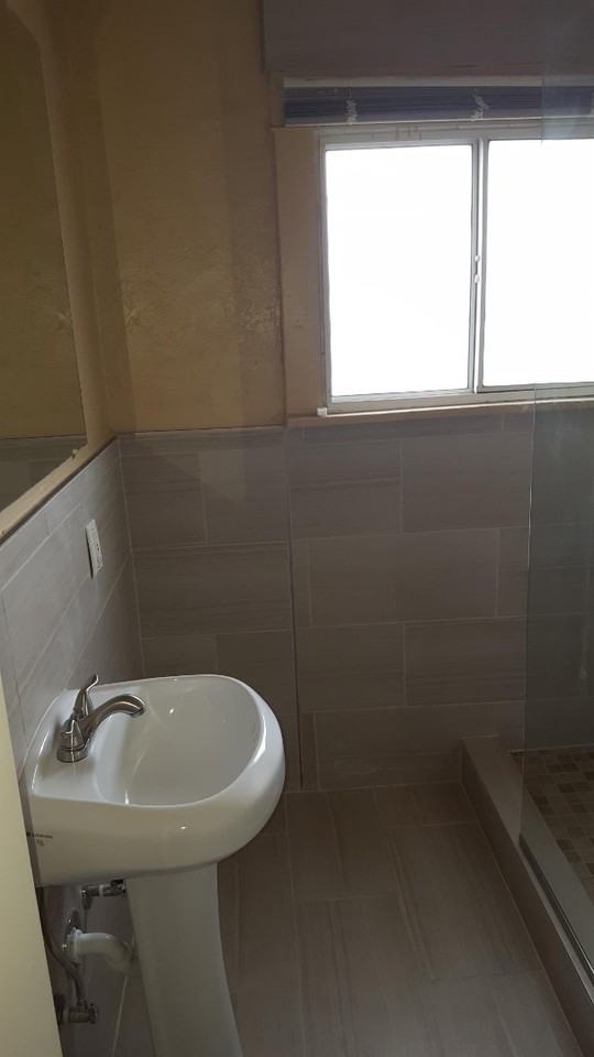 916 E 6th St - Photo 7 of 20