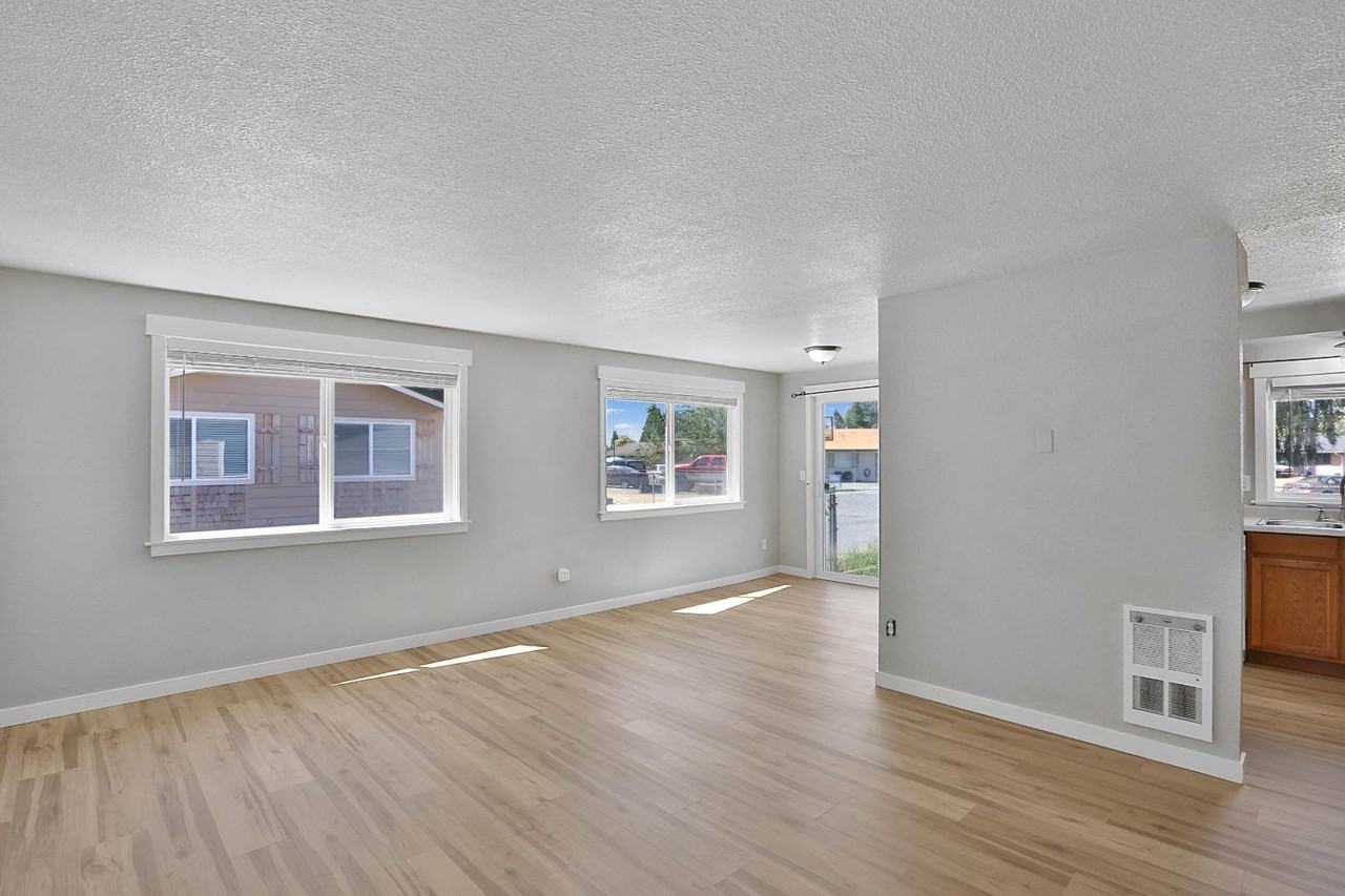 24423 Richards Rd - Photo 2 of 10