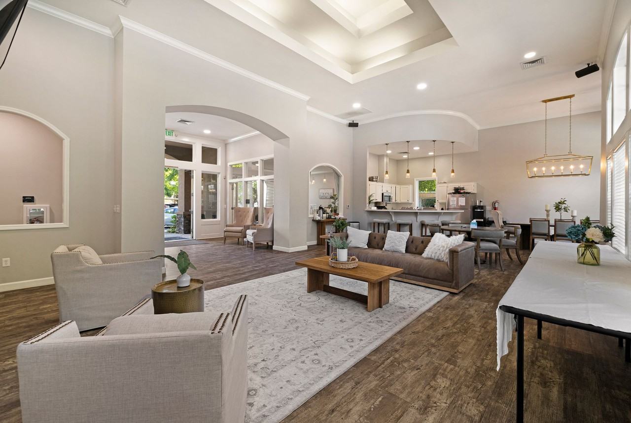 Sterling Oaks Luxury Apartments - Photo 2 of 50