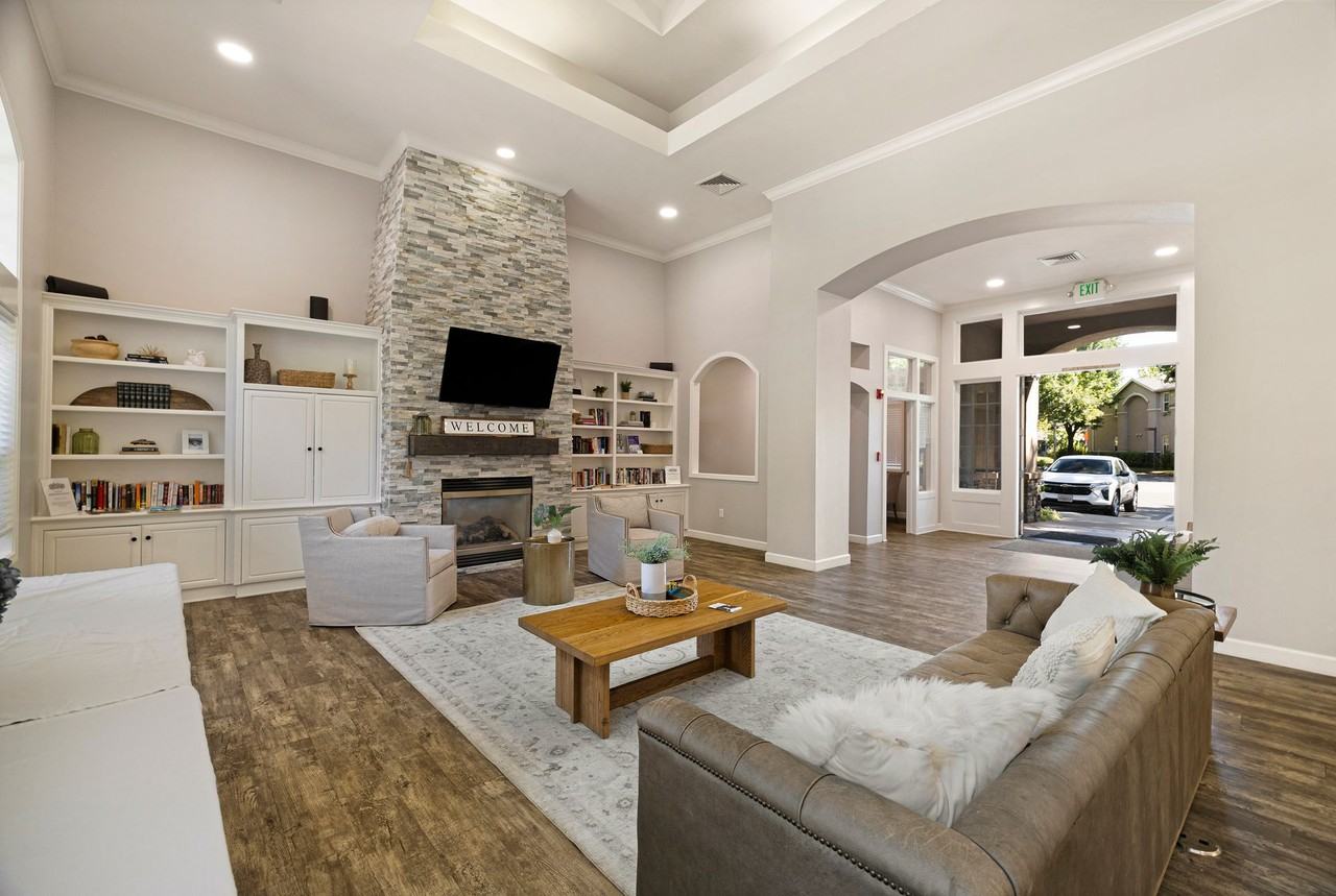 Sterling Oaks Luxury Apartments - Photo 4 of 50