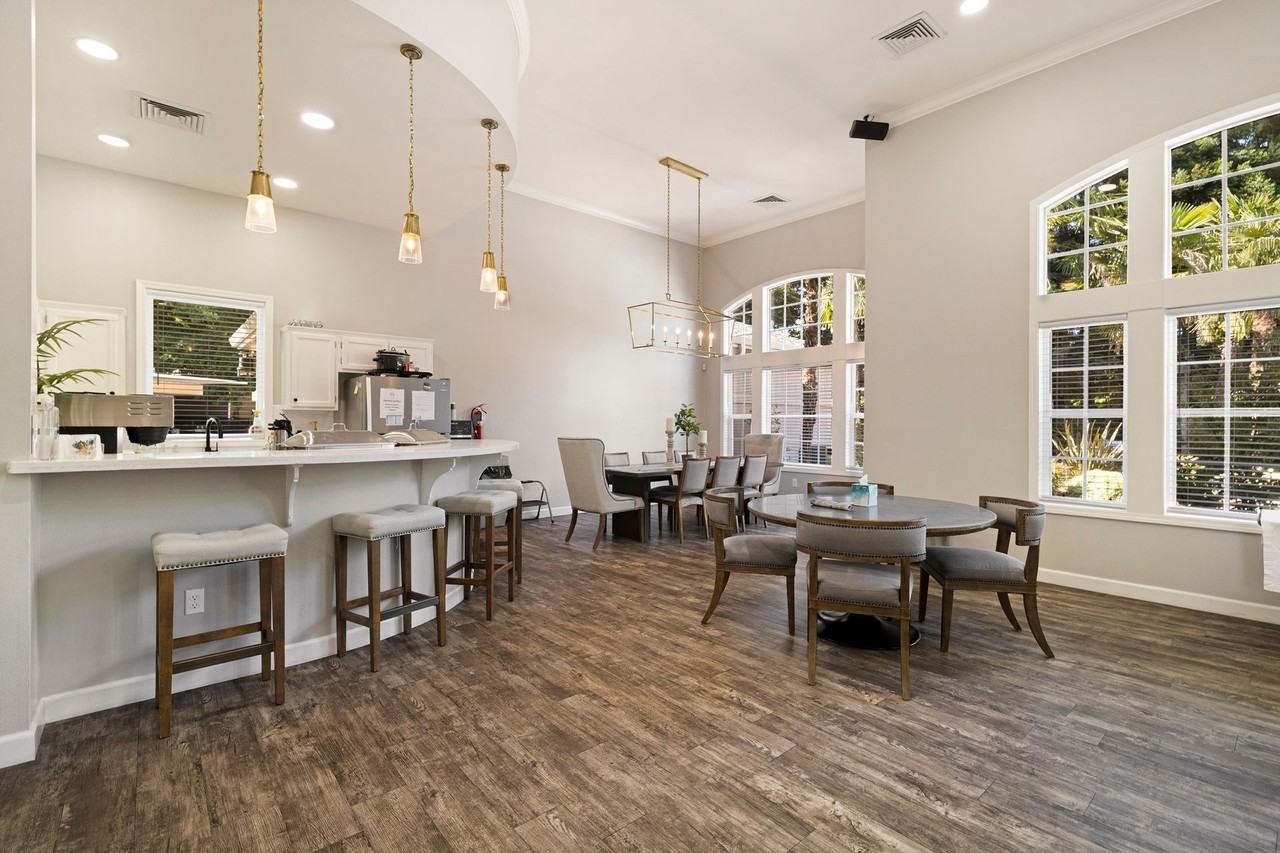 Sterling Oaks Luxury Apartments - Photo 5 of 50