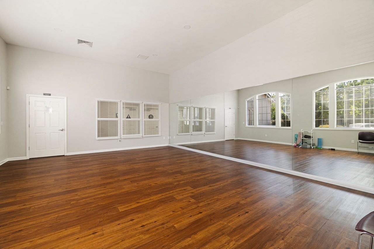 Sterling Oaks Luxury Apartments - Photo 6 of 50