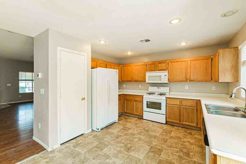 1096 Pincay Dr - Photo 7 of 17
