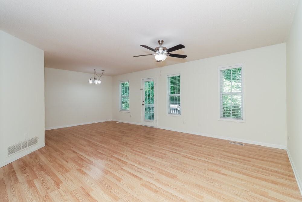 757 Newport Dr - Photo 4 of 16