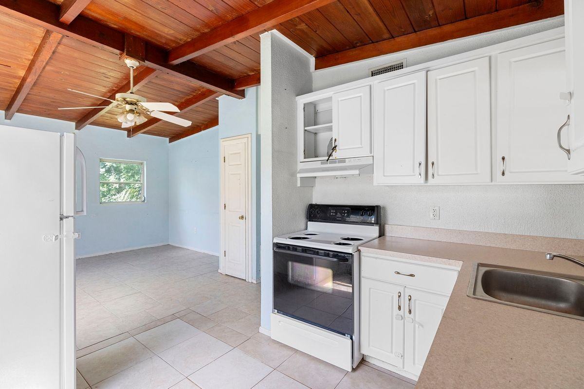 1655 N Richland Ave - Photo 2 of 3