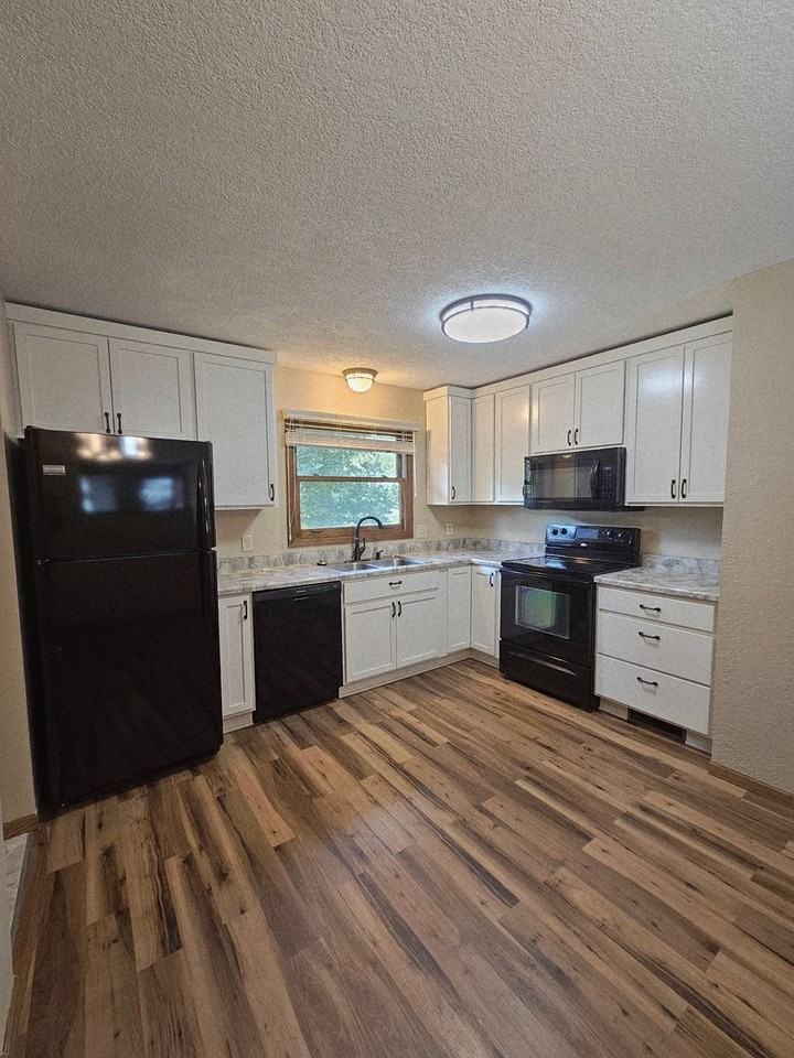 3422 Idlewild Ct - Photo 5 of 17