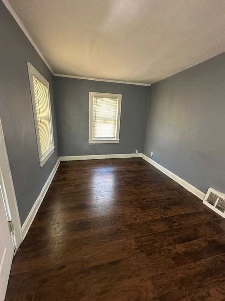 2504 E 55th St - Photo 3 of 9