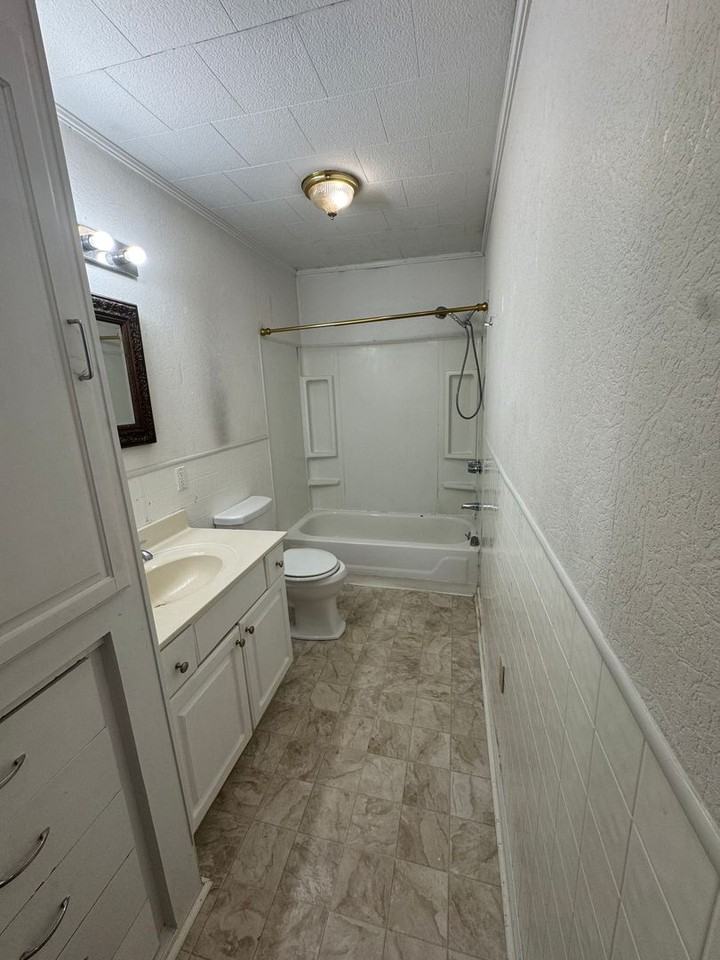 88 Poplar Dr - Photo 2 of 10