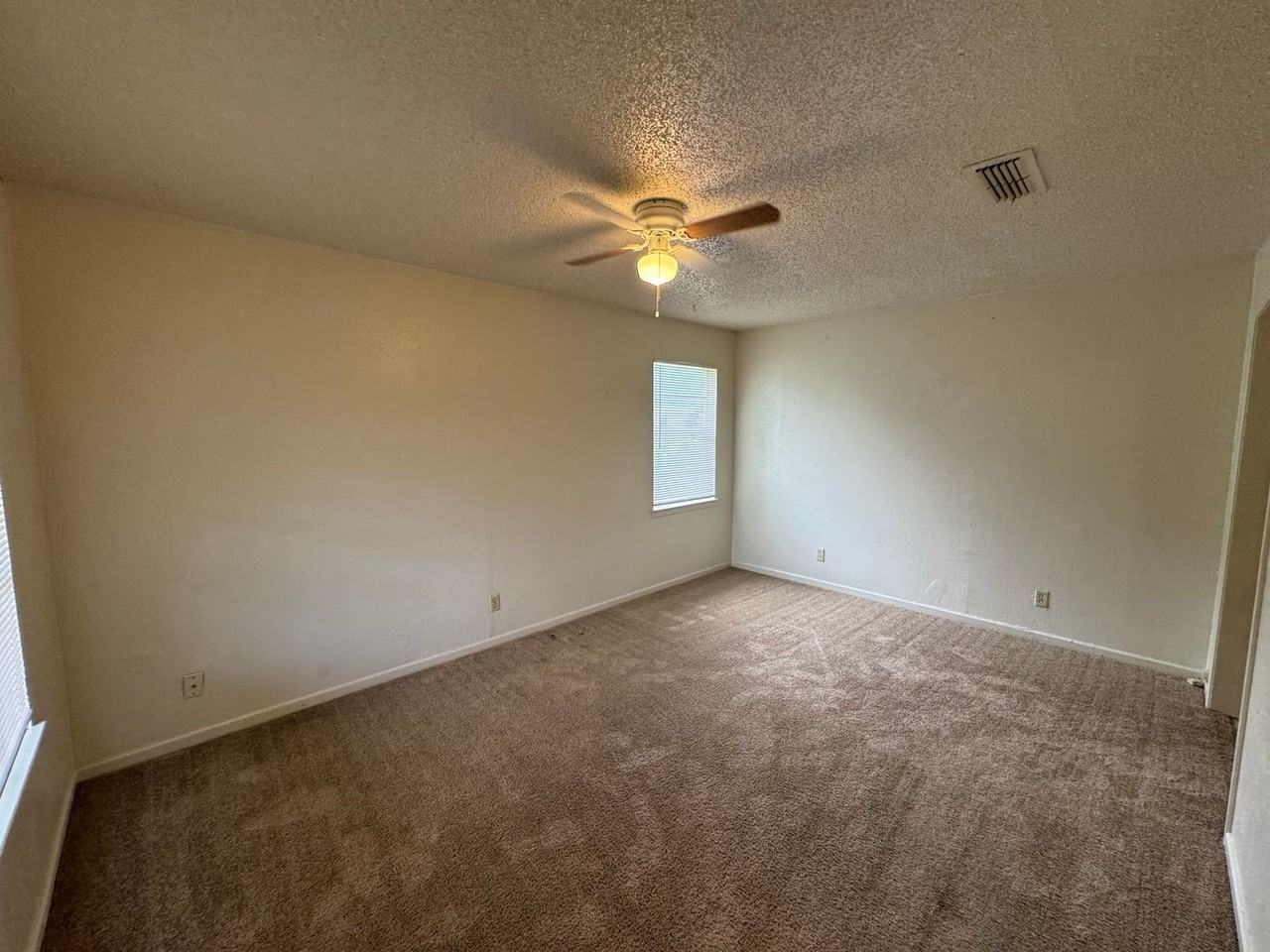 1409 Gardenia Ave - Photo 2 of 21
