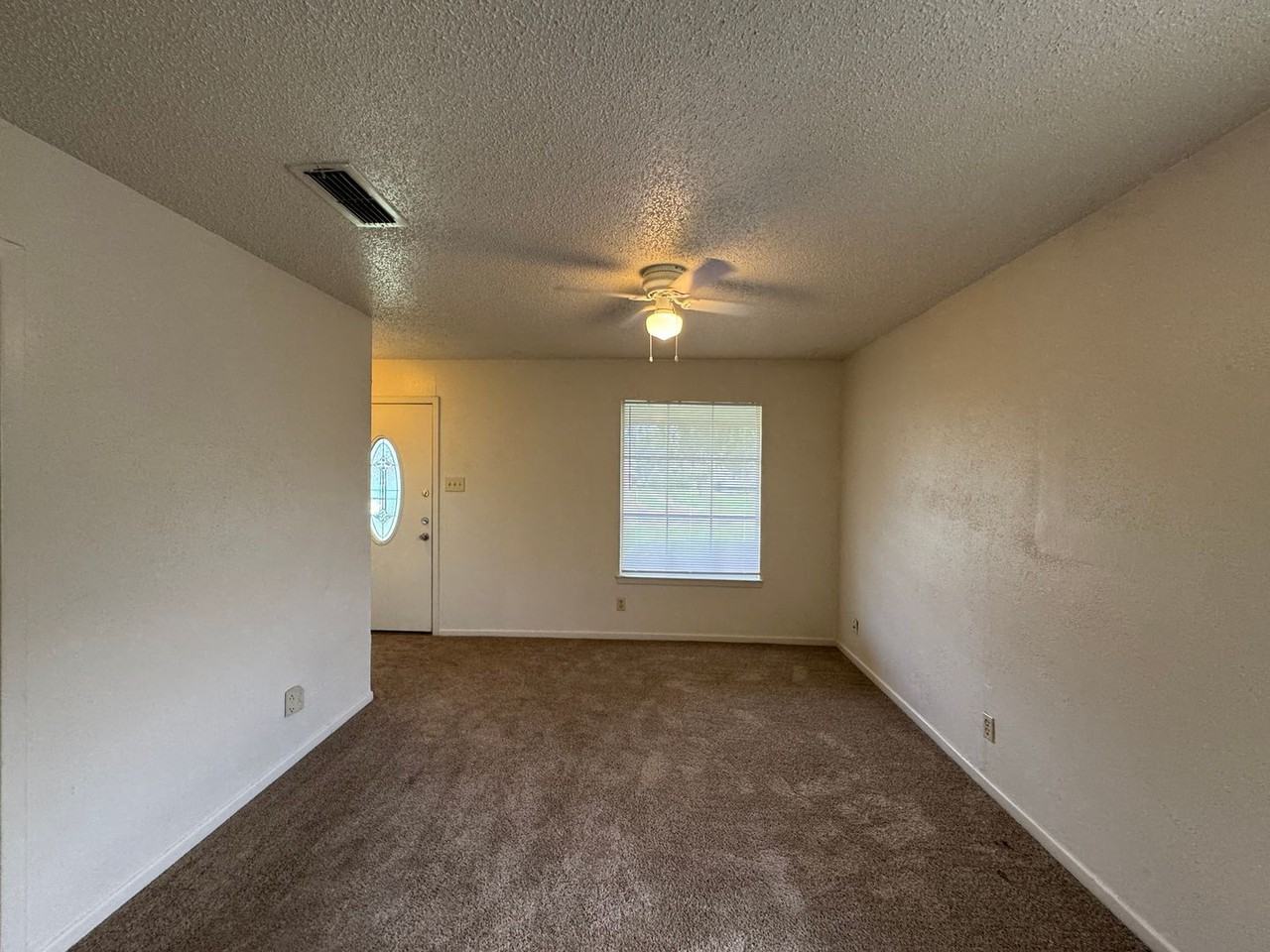 1409 Gardenia Ave - Photo 4 of 21