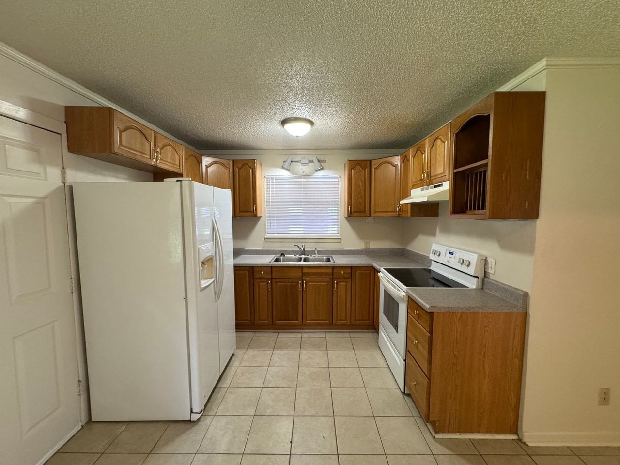 1409 Gardenia Ave - Photo 6 of 21