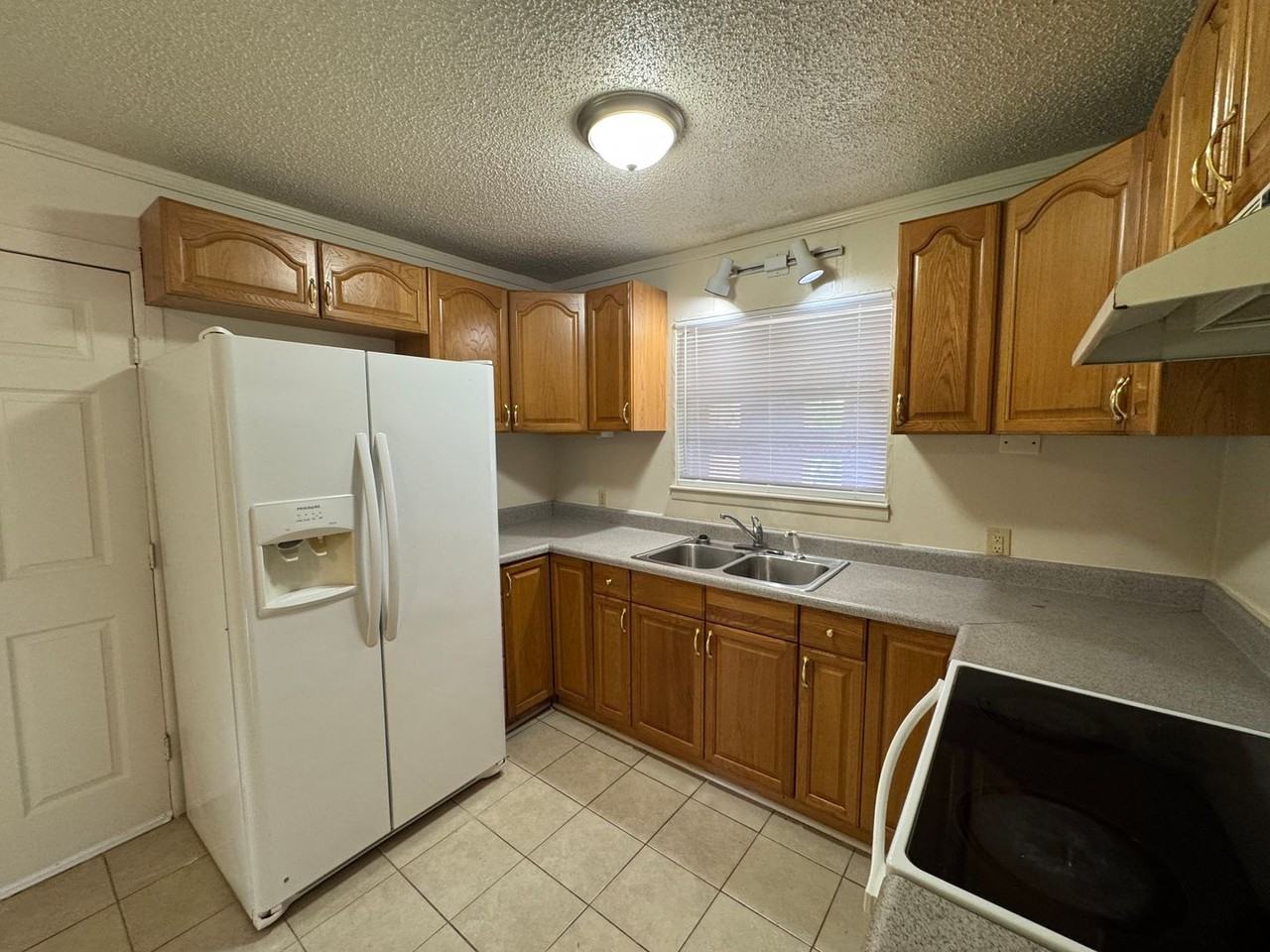 1409 Gardenia Ave - Photo 7 of 21