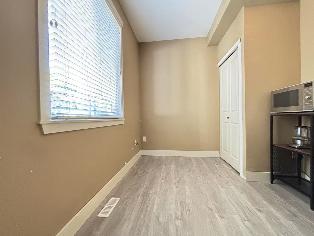 10315 164a St #1 - Photo 2 of 4