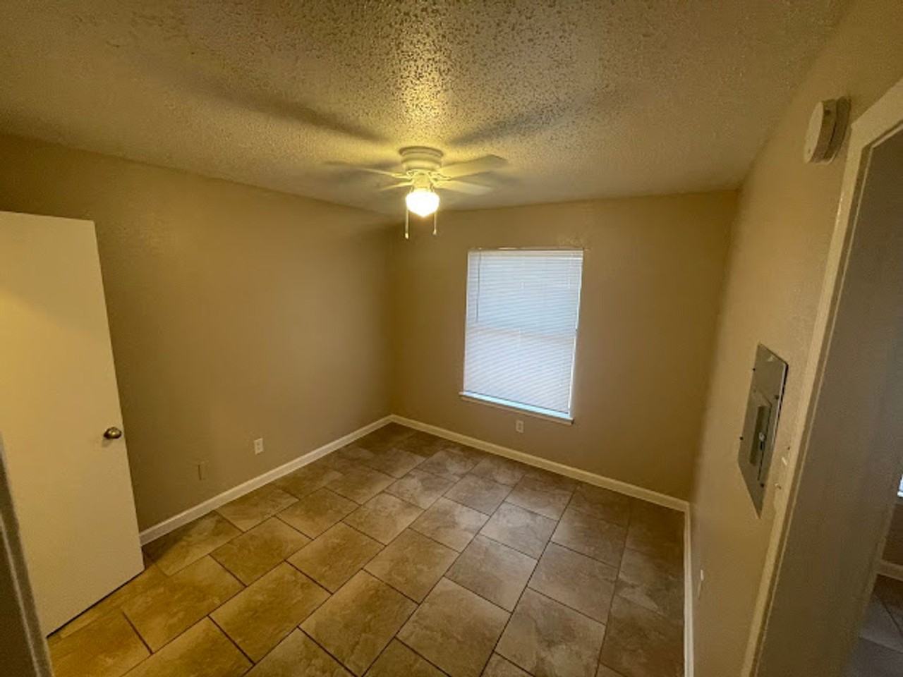 Spanish Vida Apartments - Photo 2 of 19