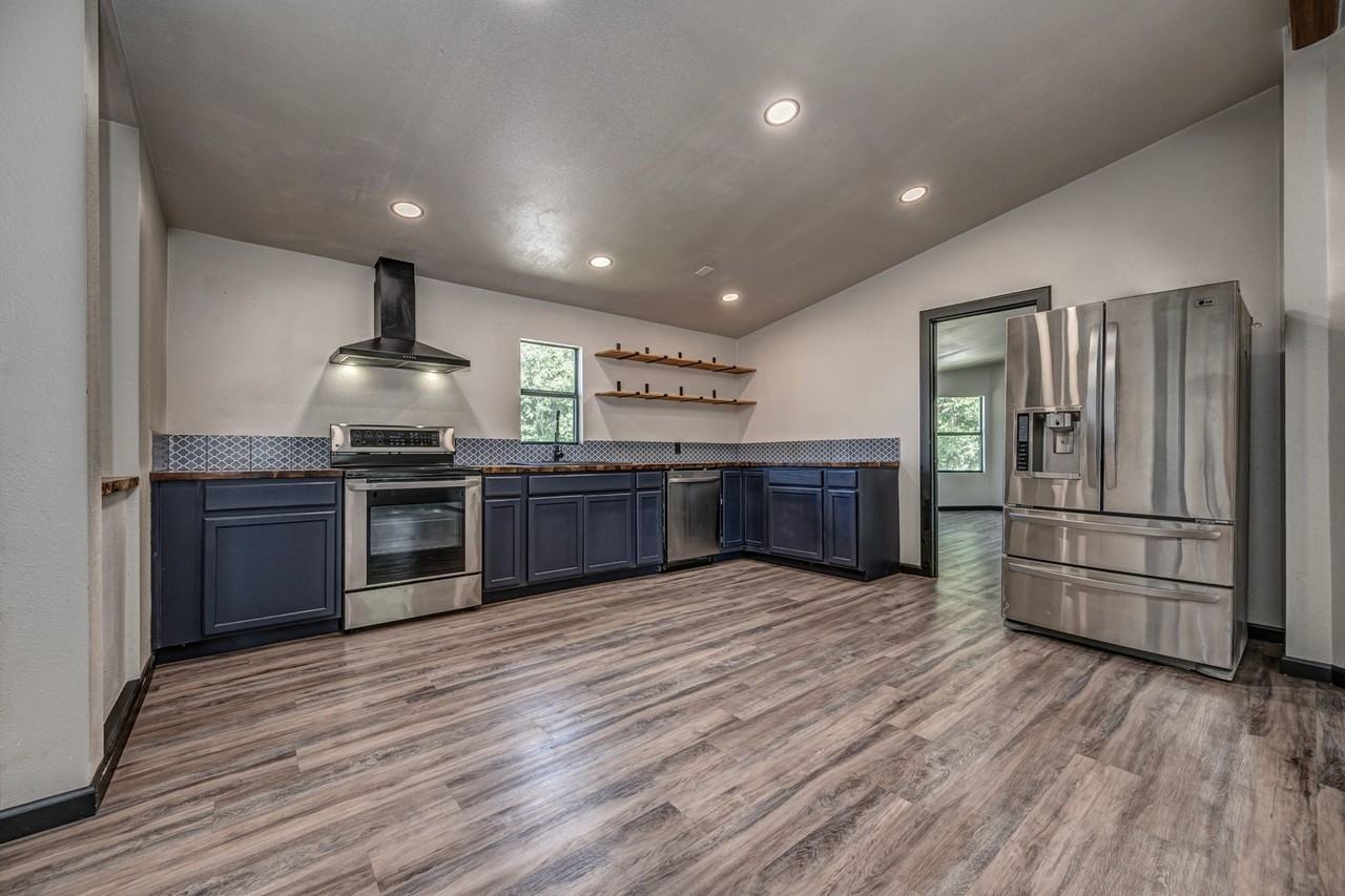 58 Divine Pl - Photo 5 of 26