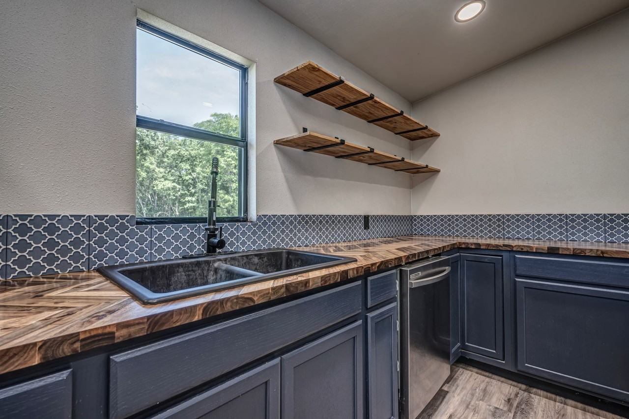 58 Divine Pl - Photo 7 of 26