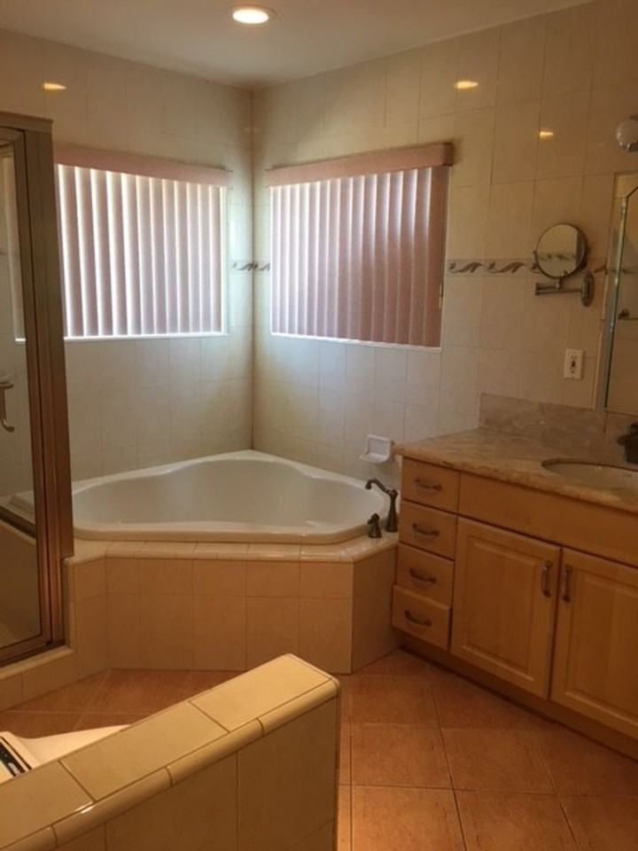1043 S Isabella Ave - Photo 2 of 20